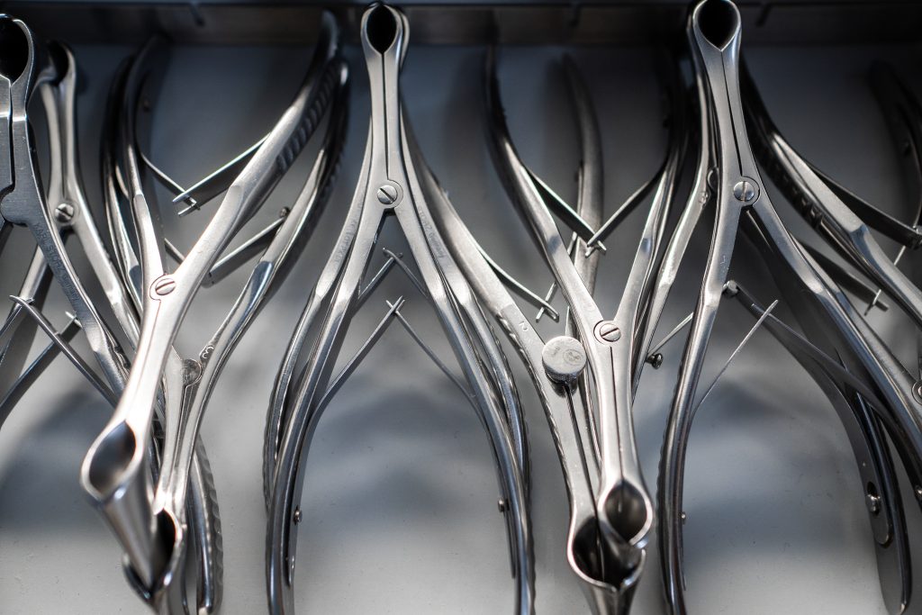 Utensilien Behandlung beim HNO Arzt